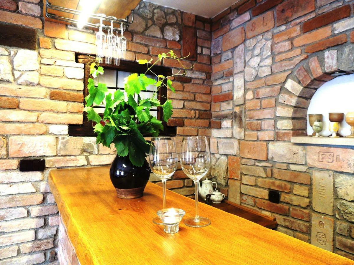 Penzion A Vinarstvi Vavricek Brezi ภายนอก รูปภาพ